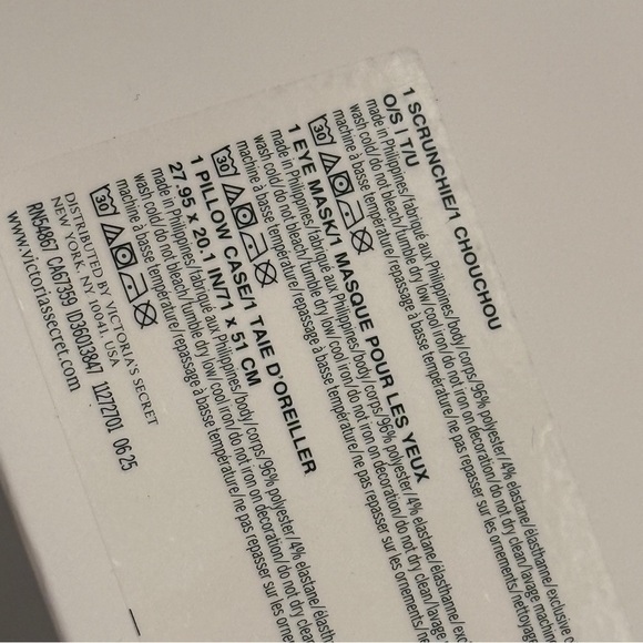 VICTORIA'S SECRET Satin Pillow Case Eye Mask Scrunchie Set Script New - Picture 2 of 5